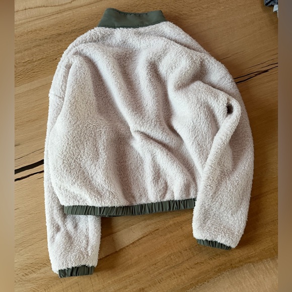 Vuori Cozy Sherpa Popover - Dune - Small - Picture 10 of 13